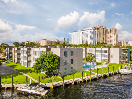Artrageous On The River - Exterior