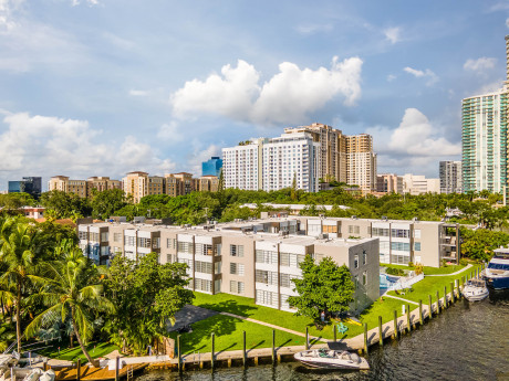 Artrageous On The River - Exterior