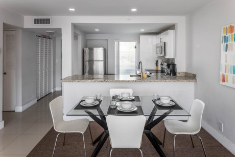 Artrageous On The River - Kitchen