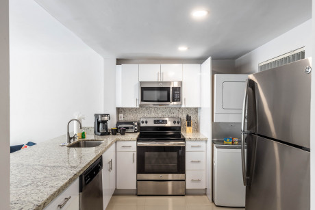 Artrageous On The River - Kitchen