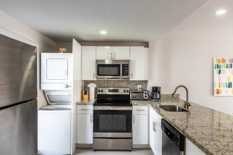 Artrageous On The River - Kitchen